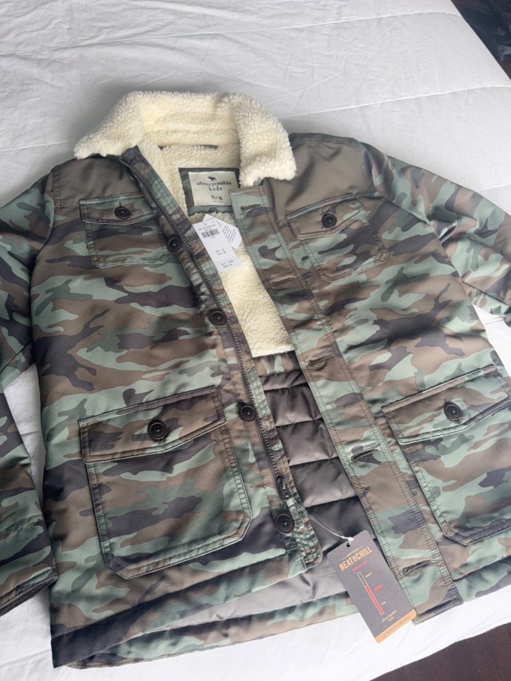 Abercrombie Kids Camouflage Sherpa-Lined Jacket – Size 15/16 (Youth)
